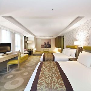 Deluxe Family Suite
